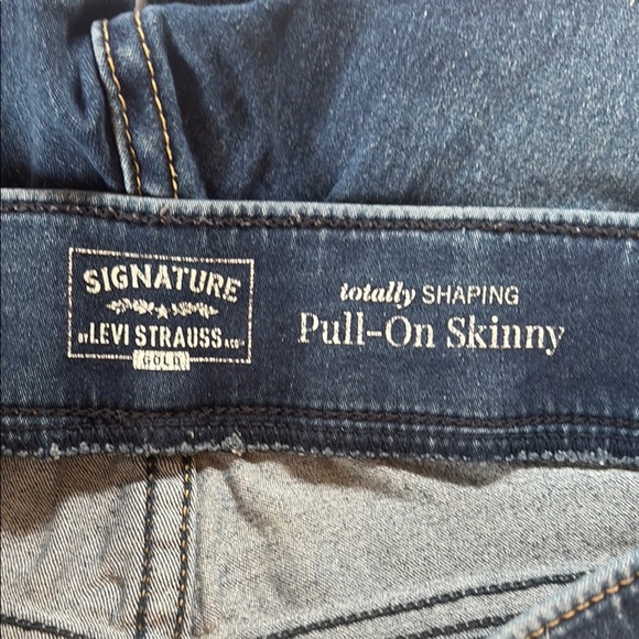 Signature by Levi Strauss Women's Skinny Jeans - Dark Blue - Picture 4 of 5